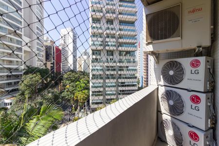 Apartamento para alugar com 207m², 3 quartos e 4 vagas Apartamento para alugar com 207m², 3 quartos e 4 vagasVaranda da Suíte 3