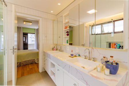 Apartamento para alugar com 207m², 3 quartos e 4 vagas Apartamento para alugar com 207m², 3 quartos e 4 vagasBanheiro da Suíte 3