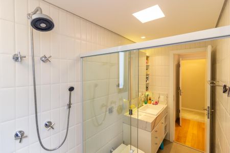 Apartamento para alugar com 207m², 3 quartos e 4 vagas Apartamento para alugar com 207m², 3 quartos e 4 vagasBanheiro da Suíte 2
