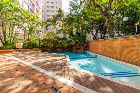 Apartamento para alugar com 207m², 3 quartos e 4 vagas Apartamento para alugar com 207m², 3 quartos e 4 vagasÁrea comum - Piscina