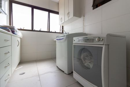 Apartamento para alugar com 207m², 3 quartos e 4 vagas Apartamento para alugar com 207m², 3 quartos e 4 vagasÁrea de Serviço