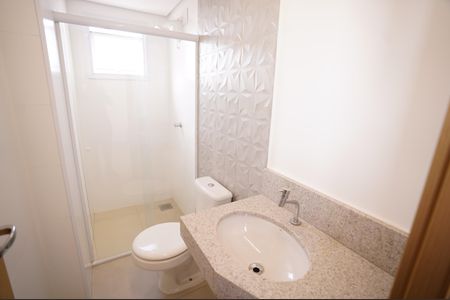 Apartamento para alugar com 61m², 2 quartos e 1 vaga Apartamento para alugar com 61m², 2 quartos e 1 vagaBanheiro social