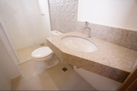 Apartamento para alugar com 61m², 2 quartos e 1 vaga Apartamento para alugar com 61m², 2 quartos e 1 vagaBanheiro social