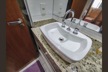 Apartamento à venda com 67m², 2 quartos e 1 vaga Apartamento à venda com 67m², 2 quartos e 1 vagaBanheiro Social