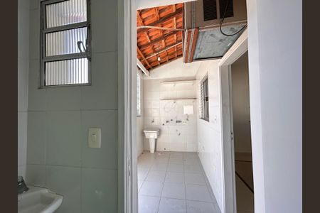 Casa à venda com 145m², 3 quartos e 2 vagas Casa à venda com 145m², 3 quartos e 2 vagasBanheiro de Serviço