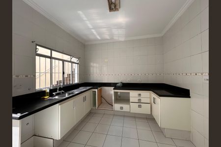 Casa à venda com 145m², 3 quartos e 2 vagas Casa à venda com 145m², 3 quartos e 2 vagasCozinha