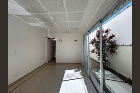 Casa à venda com 145m², 3 quartos e 2 vagas Casa à venda com 145m², 3 quartos e 2 vagasSala de Jantar