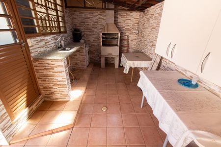 Casa à venda com 202m², 3 quartos e 6 vagas Casa à venda com 202m², 3 quartos e 6 vagasÁrea Externa