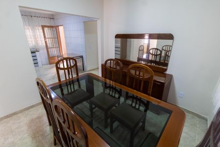 Casa à venda com 202m², 3 quartos e 6 vagas Casa à venda com 202m², 3 quartos e 6 vagasSala de Jantar