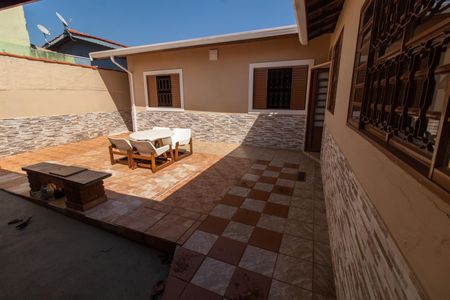 Casa à venda com 202m², 3 quartos e 6 vagas Casa à venda com 202m², 3 quartos e 6 vagasÁrea Externa