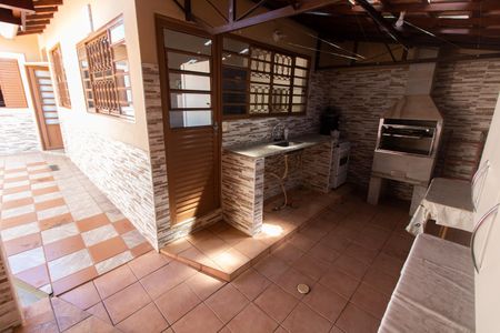 Casa à venda com 202m², 3 quartos e 6 vagas Casa à venda com 202m², 3 quartos e 6 vagasÁrea Externa