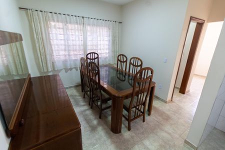 Casa à venda com 202m², 3 quartos e 6 vagas Casa à venda com 202m², 3 quartos e 6 vagasSala de Jantar
