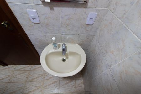 Casa à venda com 202m², 3 quartos e 6 vagas Casa à venda com 202m², 3 quartos e 6 vagasBanheiro Social