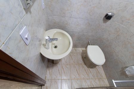 Casa à venda com 202m², 3 quartos e 6 vagas Casa à venda com 202m², 3 quartos e 6 vagasBanheiro Social