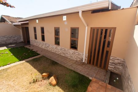 Casa à venda com 202m², 3 quartos e 6 vagas Casa à venda com 202m², 3 quartos e 6 vagasÁrea Externa