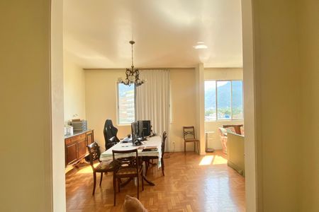 Apartamento à venda com 180m², 4 quartos e 1 vagaSala