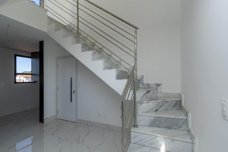 Apartamento à venda com 170m², 4 quartos e 2 vagas Apartamento à venda com 170m², 4 quartos e 2 vagasEscada Cobertura