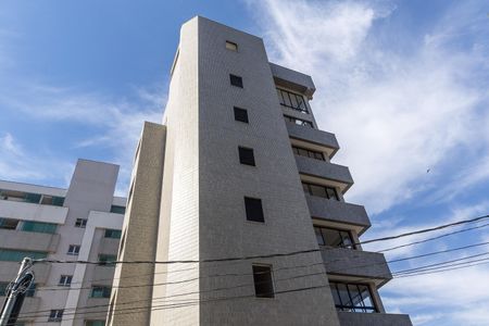 Apartamento à venda com 105m², 4 quartos e 3 vagas Apartamento à venda com 105m², 4 quartos e 3 vagasFachada