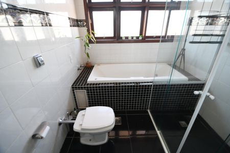 Casa à venda com 390m², 4 quartos e 4 vagasBanheiro da Suíte 3