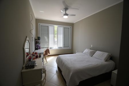 Casa à venda com 390m², 4 quartos e 4 vagasSuíte 2