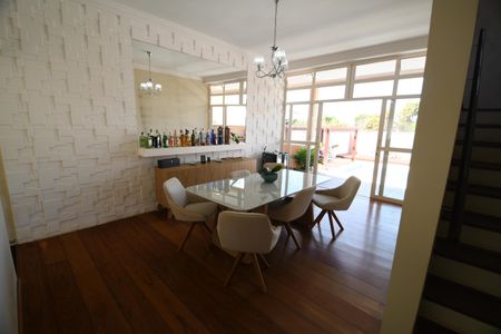 Casa à venda com 390m², 4 quartos e 4 vagasSala de Jantar