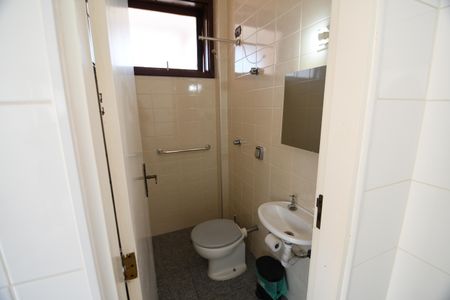 Casa à venda com 390m², 4 quartos e 4 vagasBanheiro de serviço