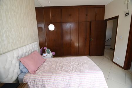 Casa à venda com 390m², 4 quartos e 4 vagasSuíte 1