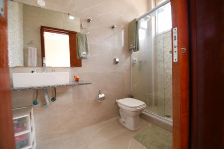 Casa à venda com 390m², 4 quartos e 4 vagasBanheiro da Suíte 1