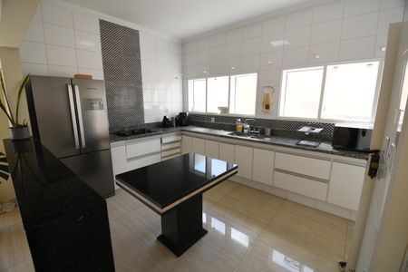 Casa à venda com 390m², 4 quartos e 4 vagasCozinha