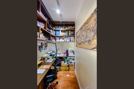 Apartamento à venda com 190m², 3 quartos e 3 vagas Apartamento à venda com 190m², 3 quartos e 3 vagasEscritório