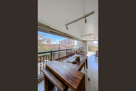 Apartamento à venda com 190m², 3 quartos e 3 vagas Apartamento à venda com 190m², 3 quartos e 3 vagasVaranda da Sala