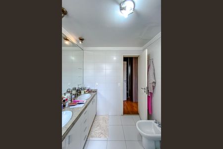 Apartamento à venda com 190m², 3 quartos e 3 vagas Apartamento à venda com 190m², 3 quartos e 3 vagasBanheiro da Suíte 2