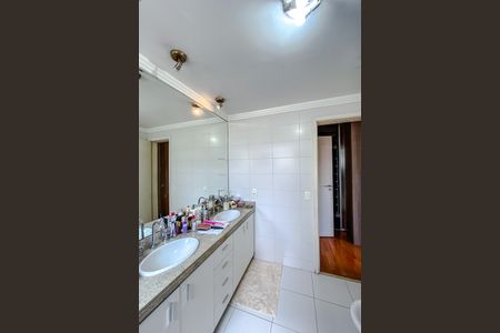 Apartamento à venda com 190m², 3 quartos e 3 vagas Apartamento à venda com 190m², 3 quartos e 3 vagasBanheiro da Suíte 2