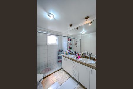 Apartamento à venda com 190m², 3 quartos e 3 vagas Apartamento à venda com 190m², 3 quartos e 3 vagasBanheiro da Suíte 2