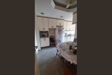 Apartamento à venda com 110m², 3 quartos e 2 vagas Apartamento à venda com 110m², 3 quartos e 2 vagasCozinha e Área de Serviço