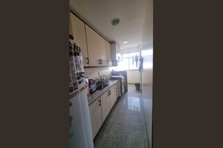 Apartamento à venda com 110m², 3 quartos e 2 vagas Apartamento à venda com 110m², 3 quartos e 2 vagasCozinha e Área de Serviço