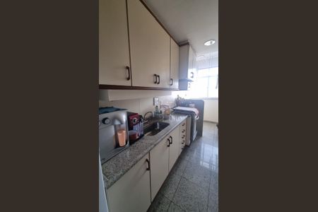 Apartamento à venda com 110m², 3 quartos e 2 vagas Apartamento à venda com 110m², 3 quartos e 2 vagasCozinha e Área de Serviço