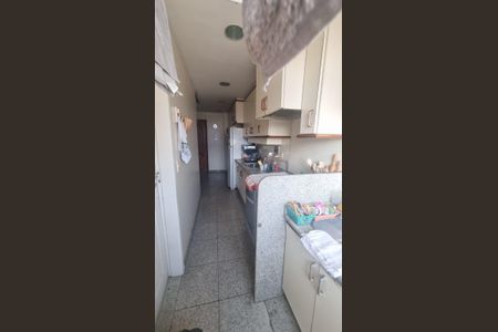 Apartamento à venda com 110m², 3 quartos e 2 vagas Apartamento à venda com 110m², 3 quartos e 2 vagasCozinha e Área de Serviço