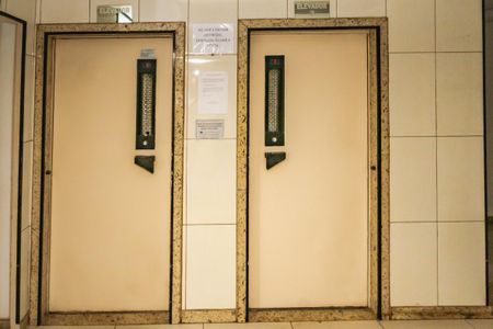 Apartamento à venda com 78m², 2 quartos e sem vagaElevador