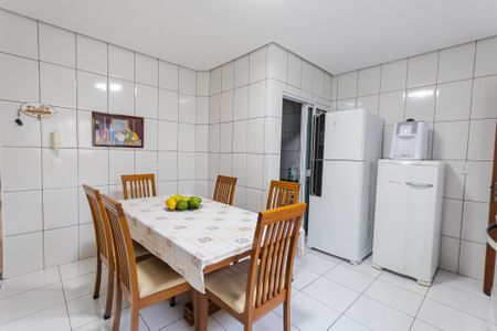Casa à venda com 128m², 2 quartos e 2 vagas Casa à venda com 128m², 2 quartos e 2 vagasCozinha
