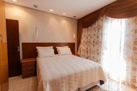 Casa à venda com 128m², 2 quartos e 2 vagas Casa à venda com 128m², 2 quartos e 2 vagasSuíte