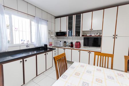 Casa à venda com 128m², 2 quartos e 2 vagas Casa à venda com 128m², 2 quartos e 2 vagasCozinha