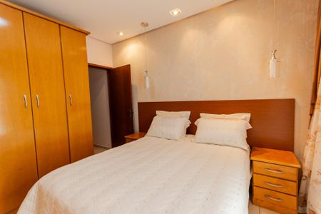 Casa à venda com 128m², 2 quartos e 2 vagas Casa à venda com 128m², 2 quartos e 2 vagasSuíte