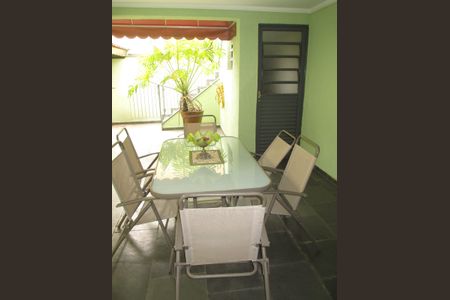 Casa à venda com 220m², 4 quartos e 3 vagas Casa à venda com 220m², 4 quartos e 3 vagasÁrea Externa