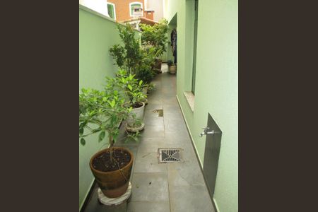 Casa à venda com 220m², 4 quartos e 3 vagas Casa à venda com 220m², 4 quartos e 3 vagasÁrea Externa