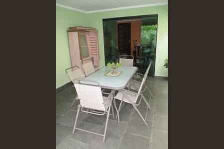 Casa à venda com 220m², 4 quartos e 3 vagas Casa à venda com 220m², 4 quartos e 3 vagasÁrea Externa