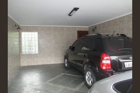 Casa à venda com 220m², 4 quartos e 3 vagas Casa à venda com 220m², 4 quartos e 3 vagasGaragem