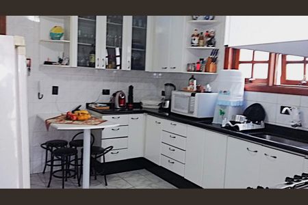 Casa à venda com 220m², 4 quartos e 3 vagas Casa à venda com 220m², 4 quartos e 3 vagasCozinha