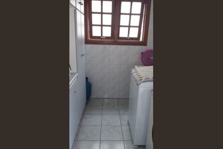 Casa à venda com 220m², 4 quartos e 3 vagas Casa à venda com 220m², 4 quartos e 3 vagasÁrea de Serviço