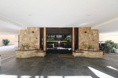 Apartamento para alugar com 75m², 3 quartos e 1 vaga Apartamento para alugar com 75m², 3 quartos e 1 vagaFachada